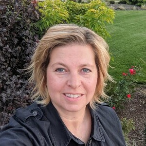 Photo of Lisa Dau